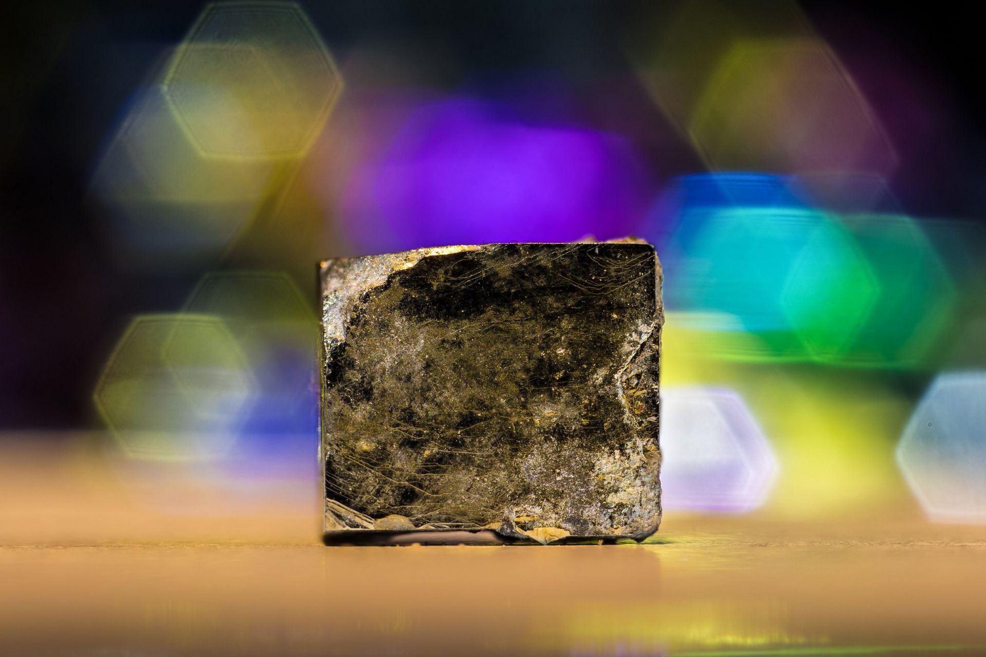 Piryt w świetle reflektorów